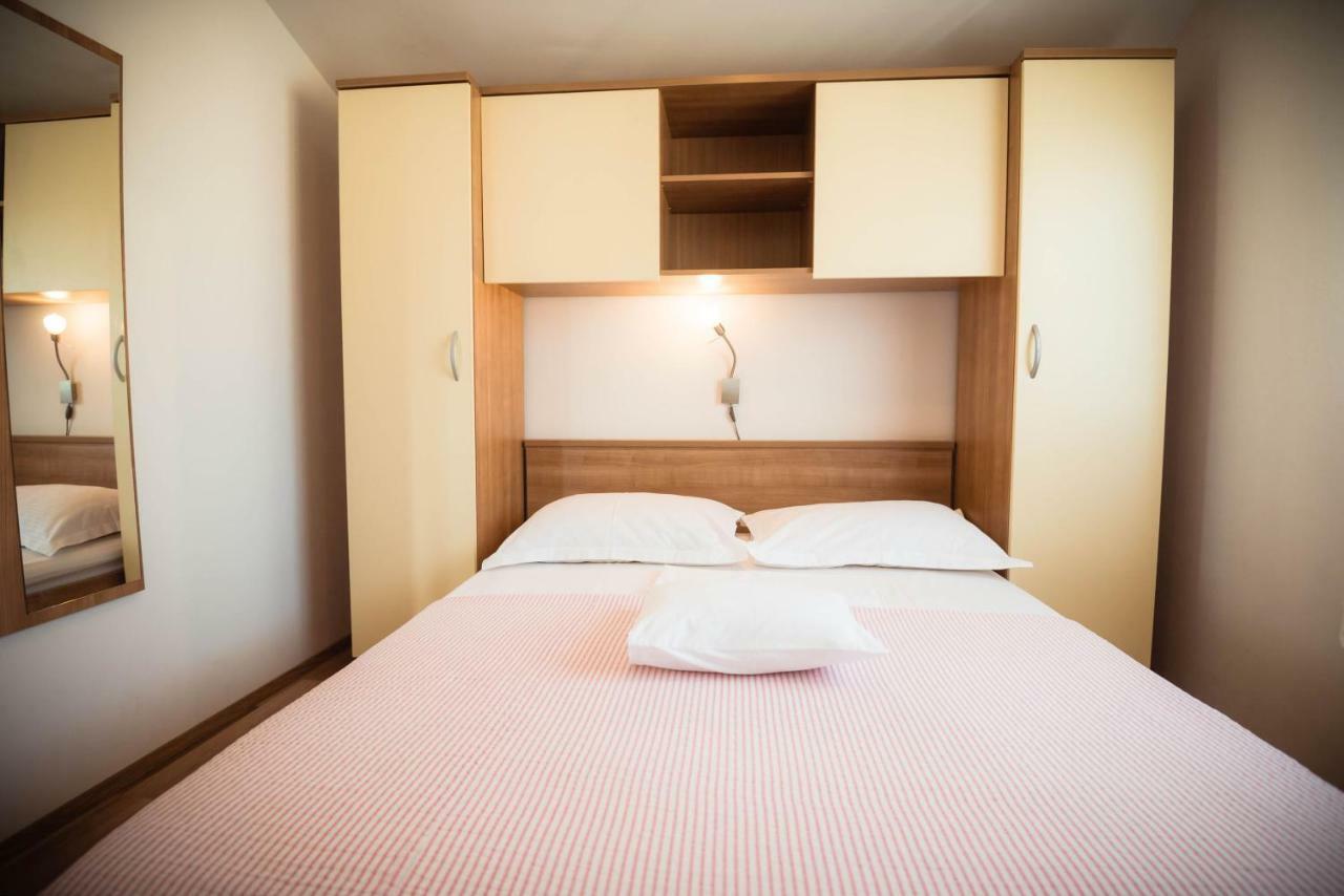 Apartmani Bare I Danica Grebaštica Exterior foto